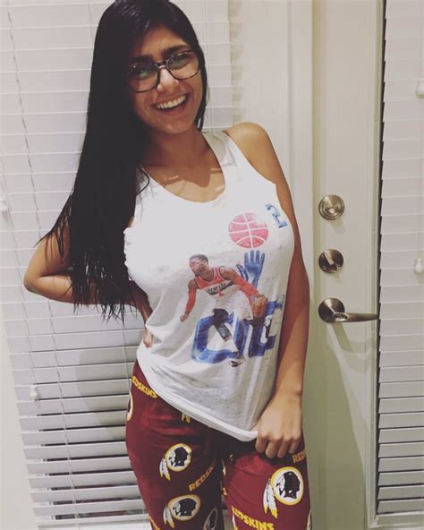 seins mia khalifa|mia khalifa gros seins Search